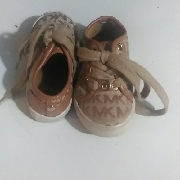 Shoes - Picture 2 of 3